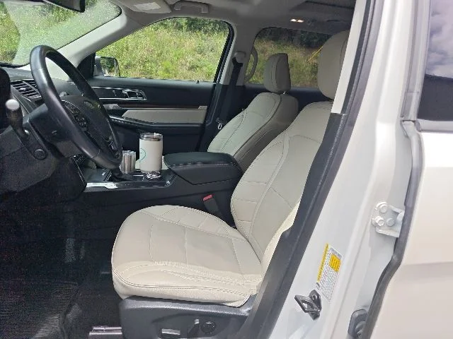 Used 2019 White Ford Limited image 9