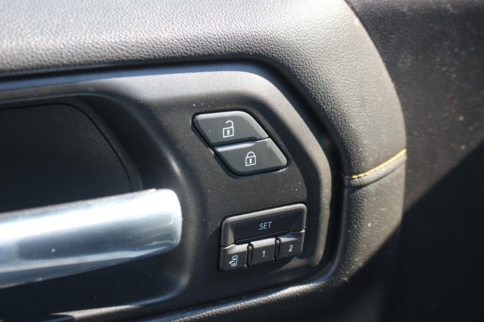 Used 2019 SUMMIT WHITE GMC AT4 image 14