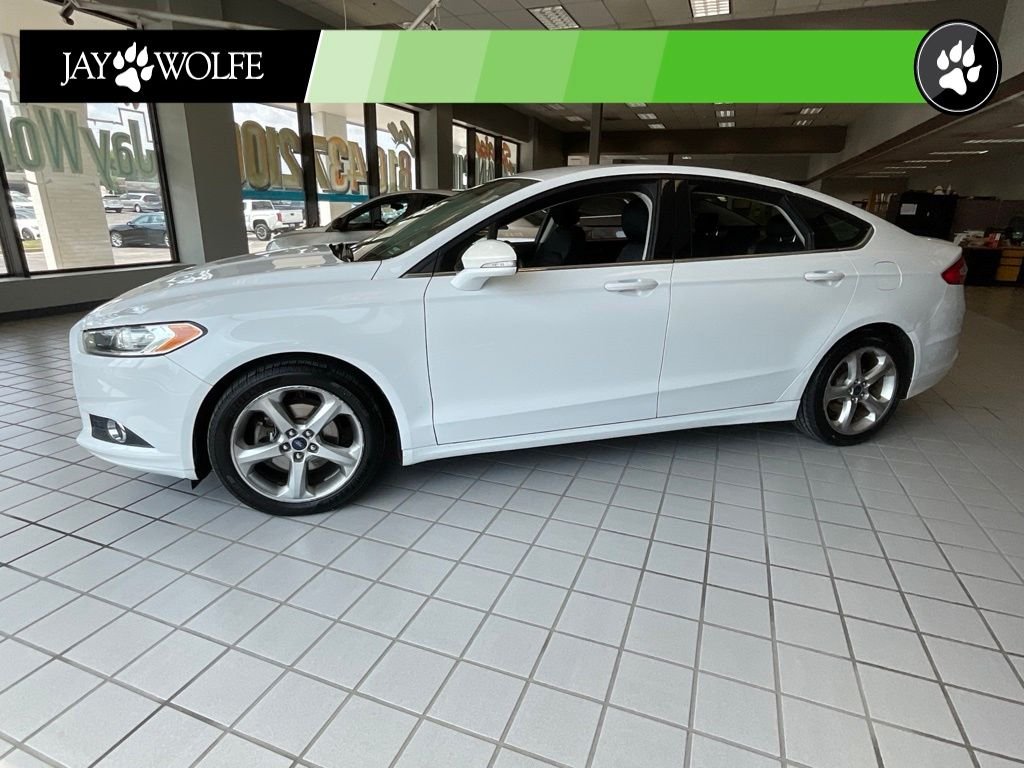 Used 2016 White Ford SE image 3