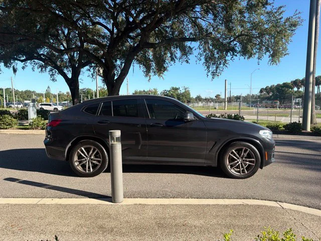 Used 2021 Black Sapphire Metallic BMW xDrive30i image 3