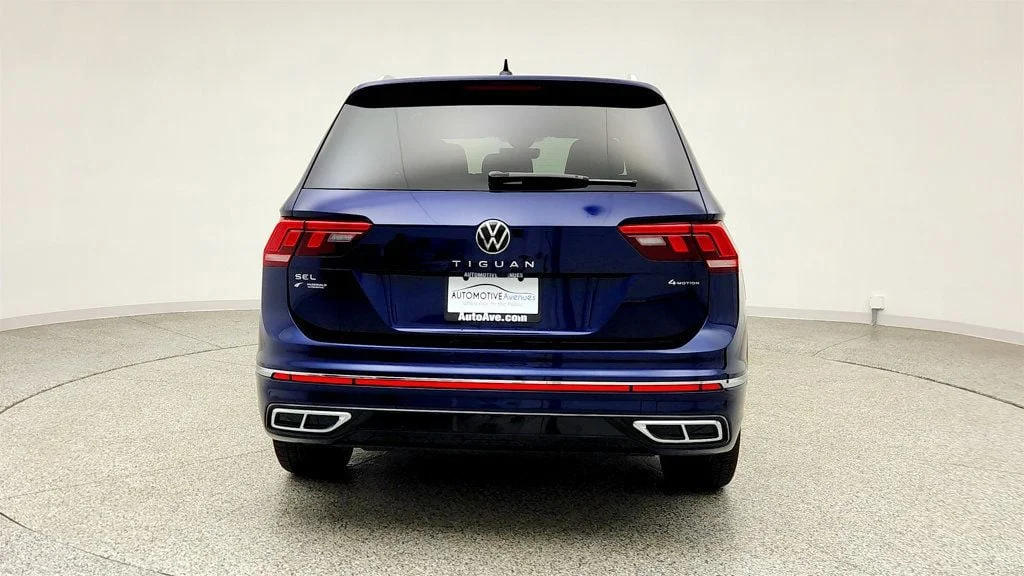 Used 2024 Atlantic Blue Metallic Volkswagen 2.0T SEL R-Line 4MOTION image 6