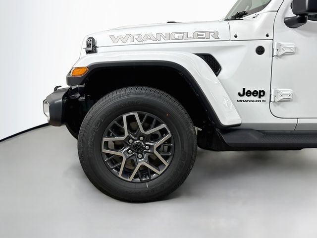 New 2026 Bright White Clear-Coat Exterior Paint Jeep Sahara image 30