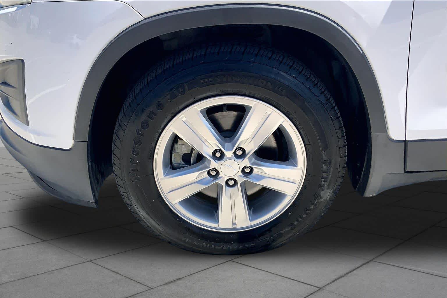 Used 2016 Summit White Chevrolet LT image 11