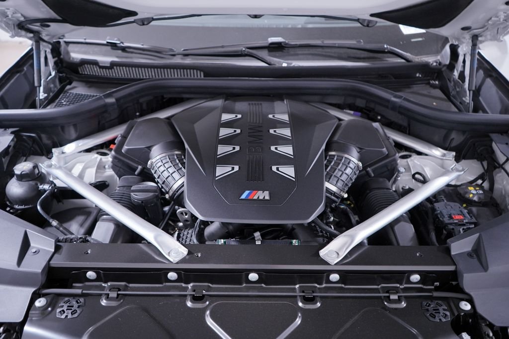 New 2027 White Metallic BMW M60i image 19