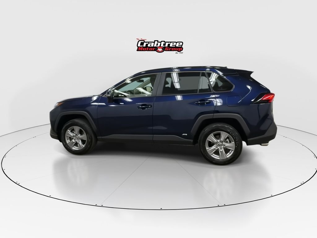 Used 2025  Toyota XLE image 5