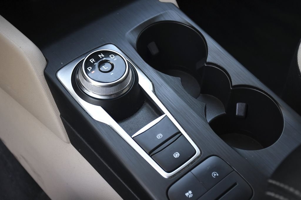 Used 2022 White Ford SE image 12