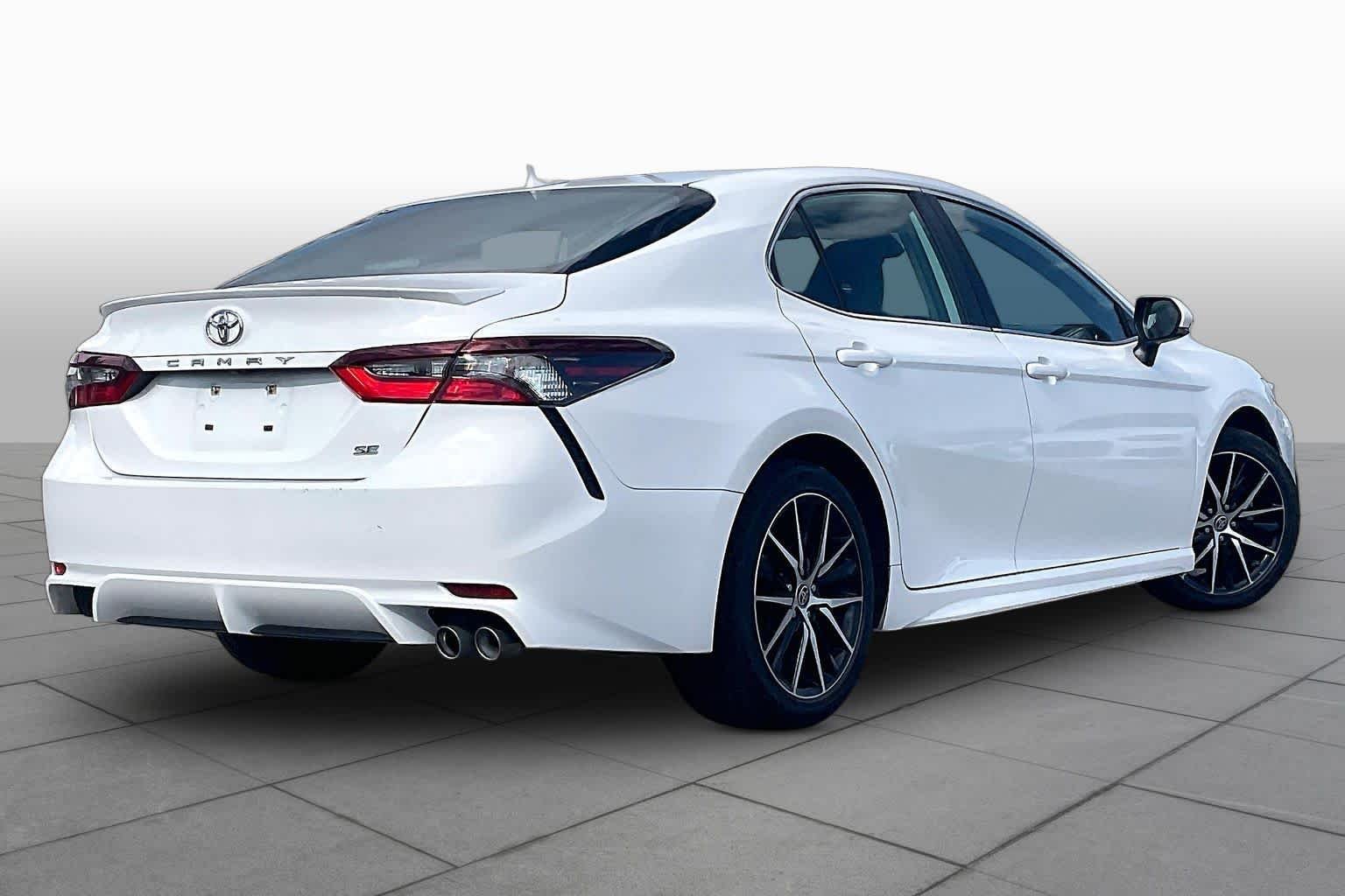 Used 2023 Ice Cap Toyota SE image 12