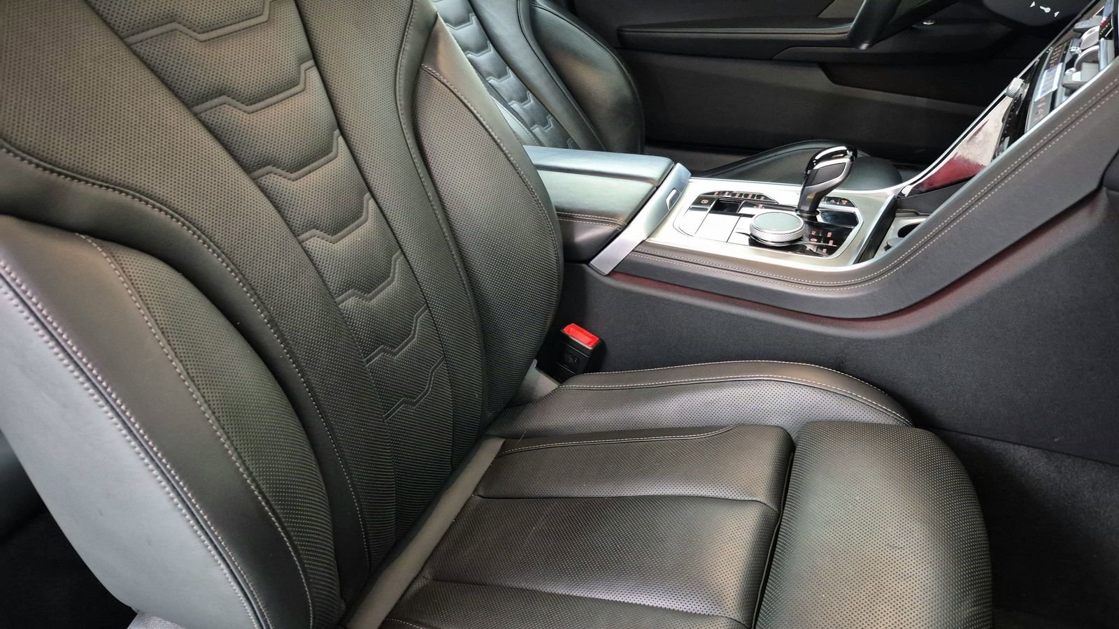 Used 2025 Black BMW 840i image 32