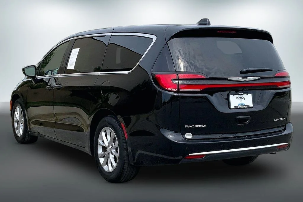 2026 Chrysler Pacifica Limited - Photo 11