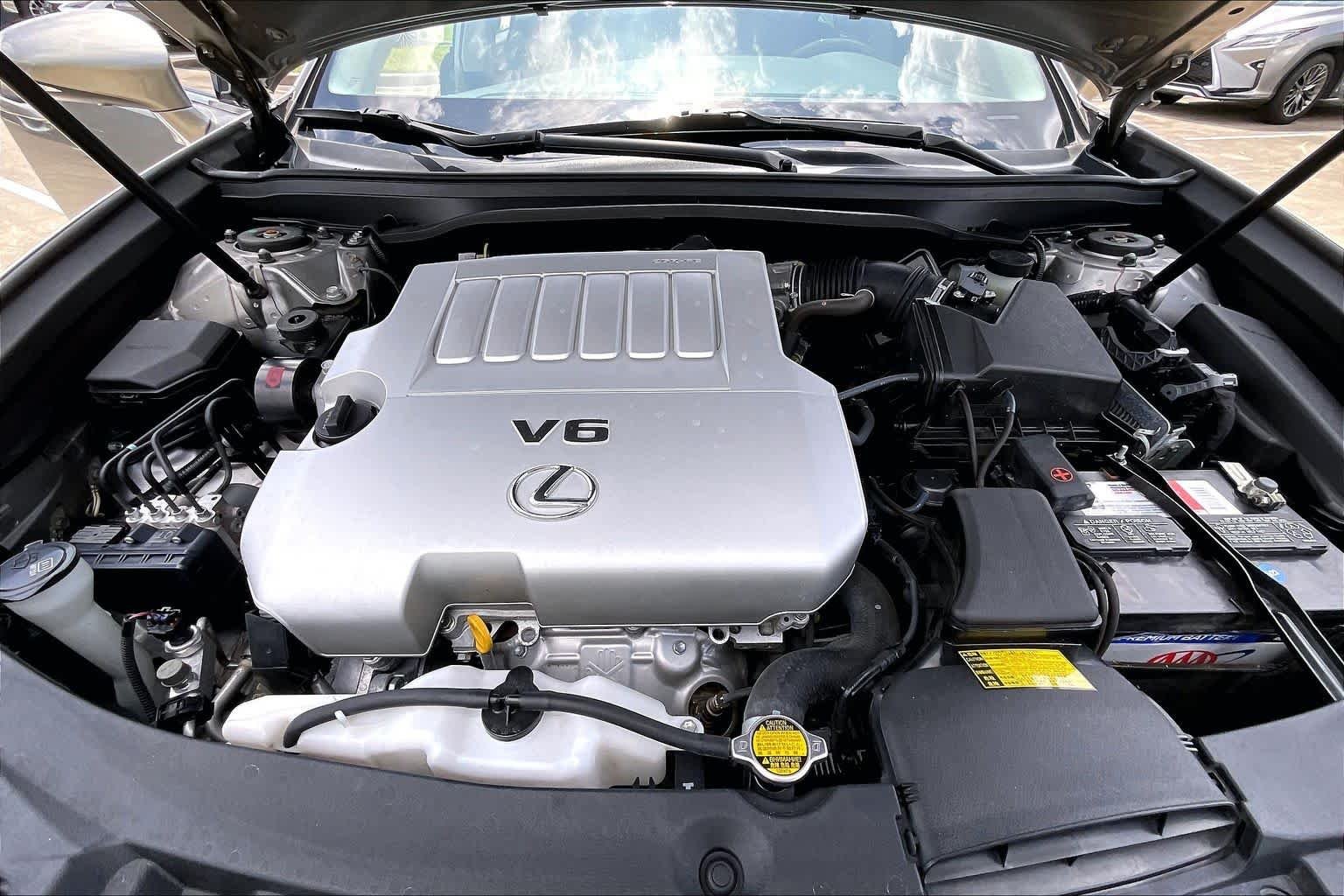 Used 2015 Atomic Silver Lexus  image 29