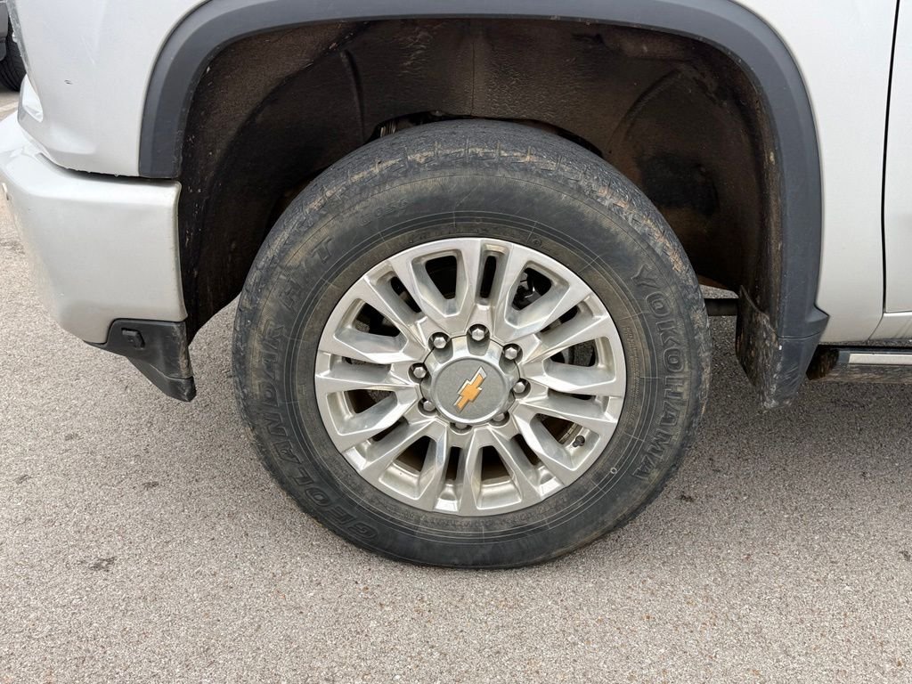 Used 2022 Silver Ice Metallic Chevrolet High Country image 22