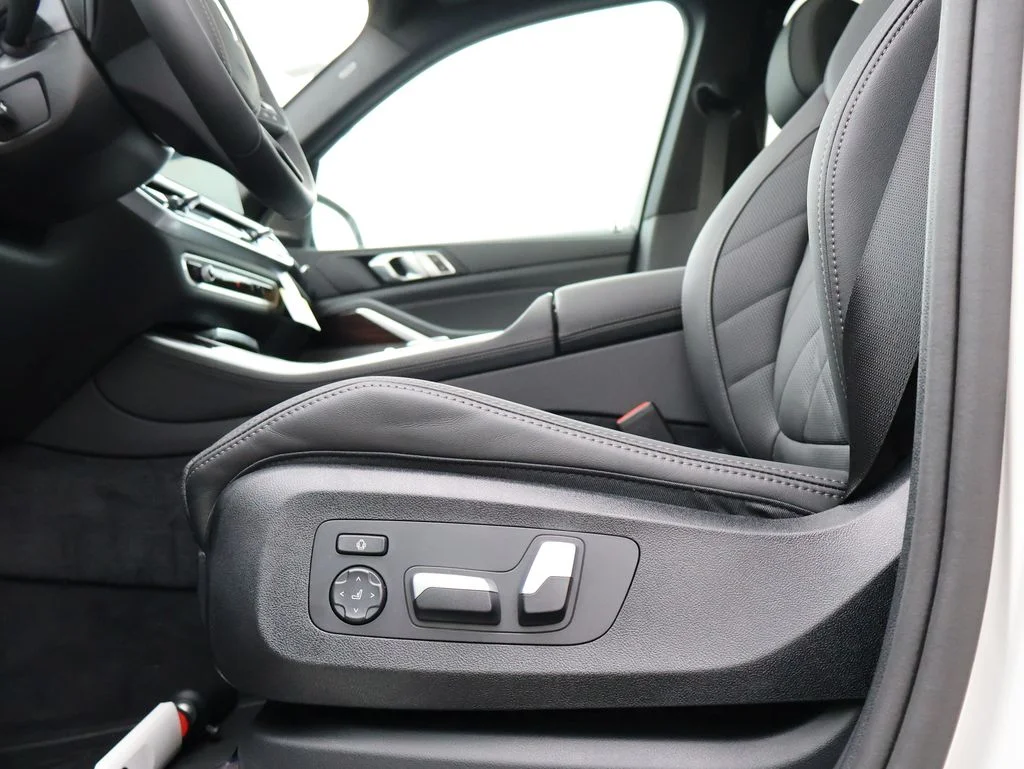 New 2026 White BMW xDrive40i image 38