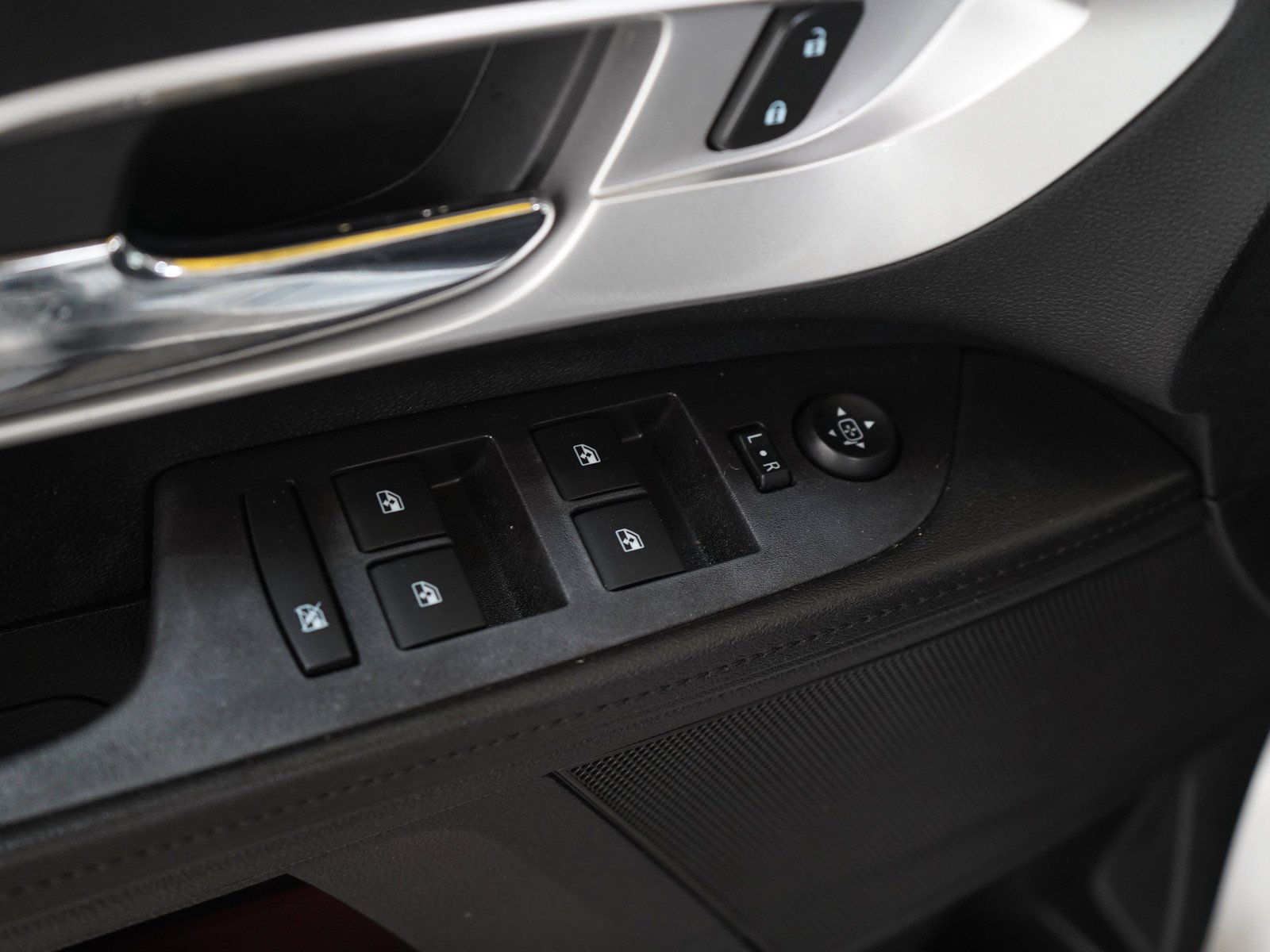 Used 2017 Silver Ice Metallic Chevrolet LT image 20
