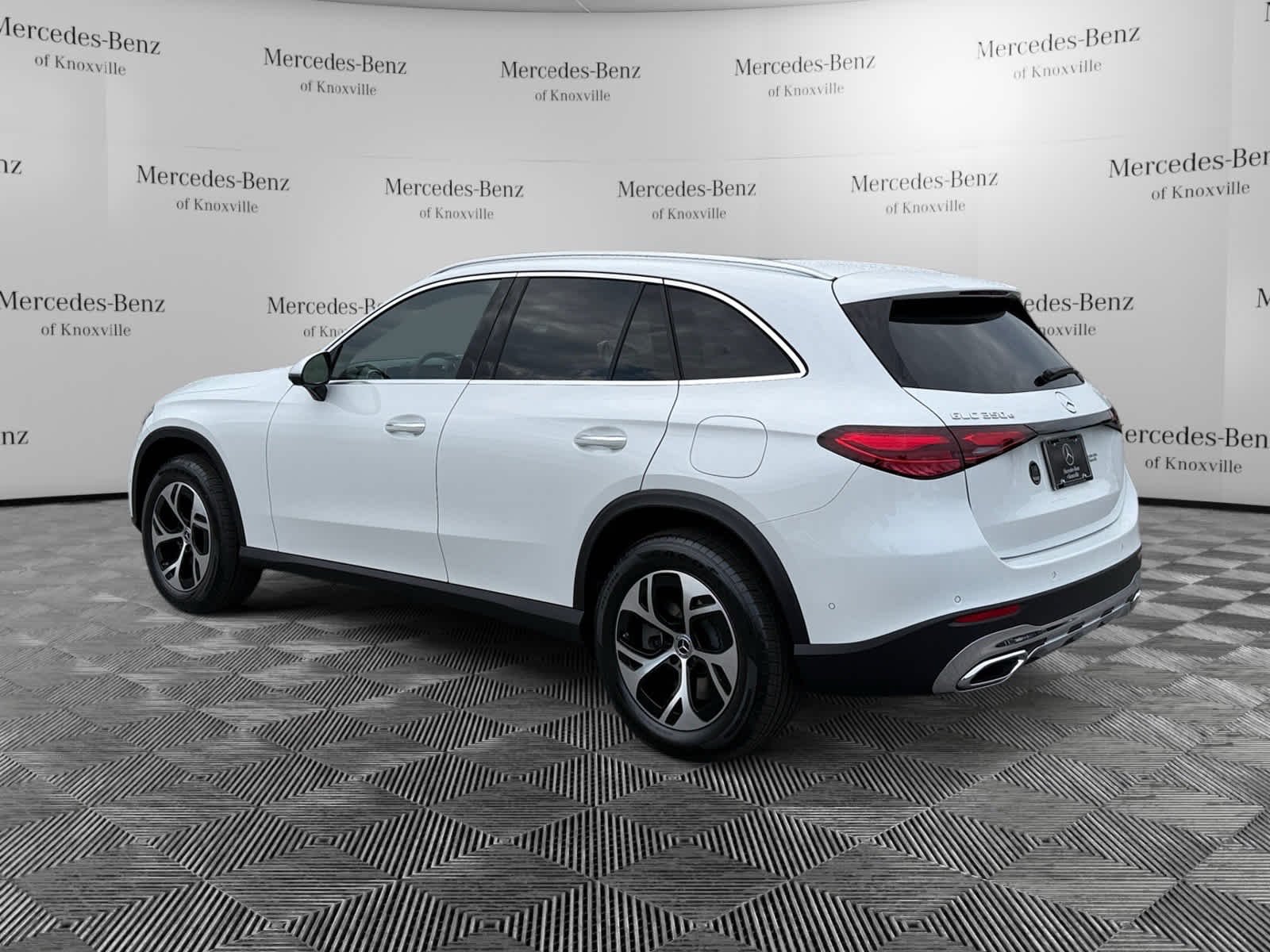 Used 2026 MANUFAKTUR Moonlight White Metallic Mercedes-Benz GLC 350e image 3