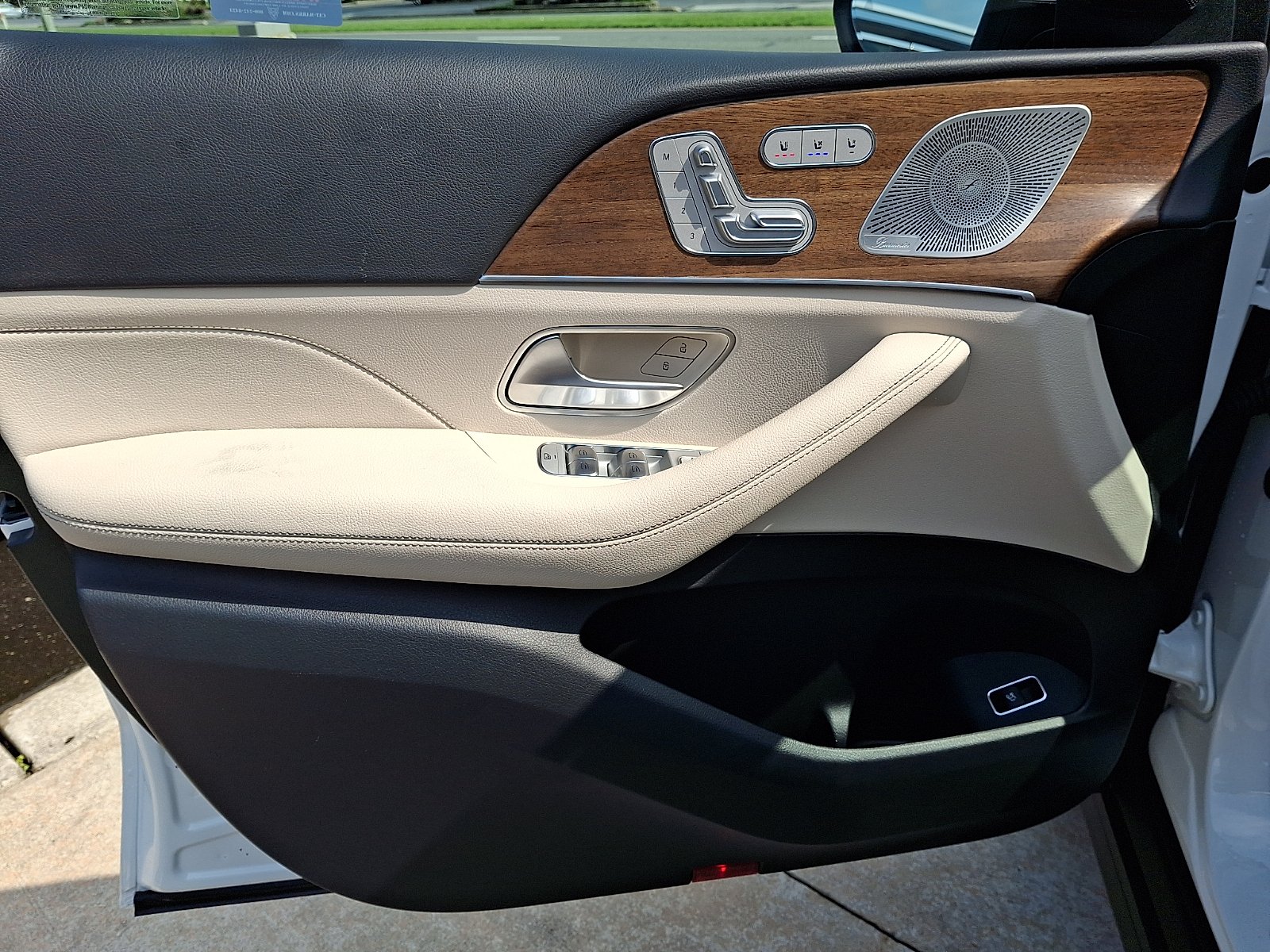 Certified Used 2025 Polar White Mercedes-Benz 4MATIC® image 12