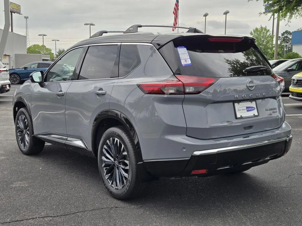 New 2026 Boulder Gray Pearl / Super Black Two-tone Nissan Platinum image 9