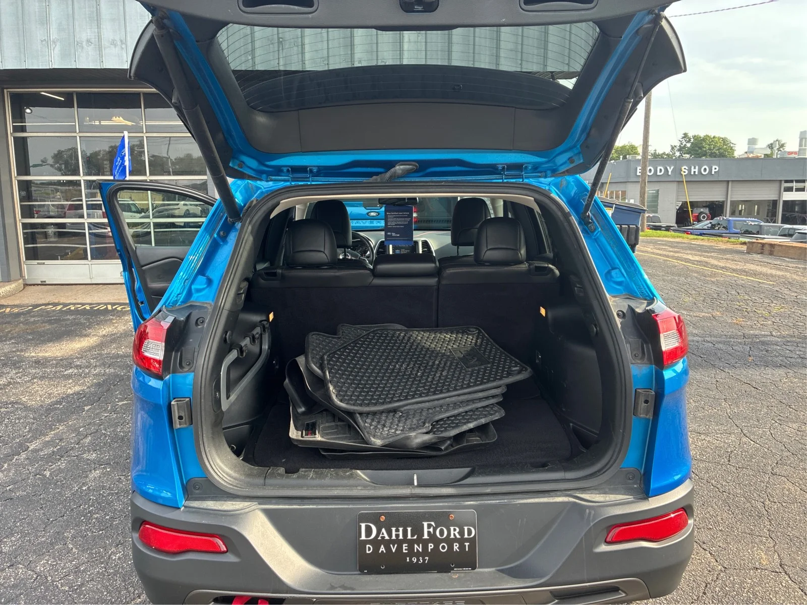 Used 2017 Hydro Blue Jeep Trailhawk L Plus image 11