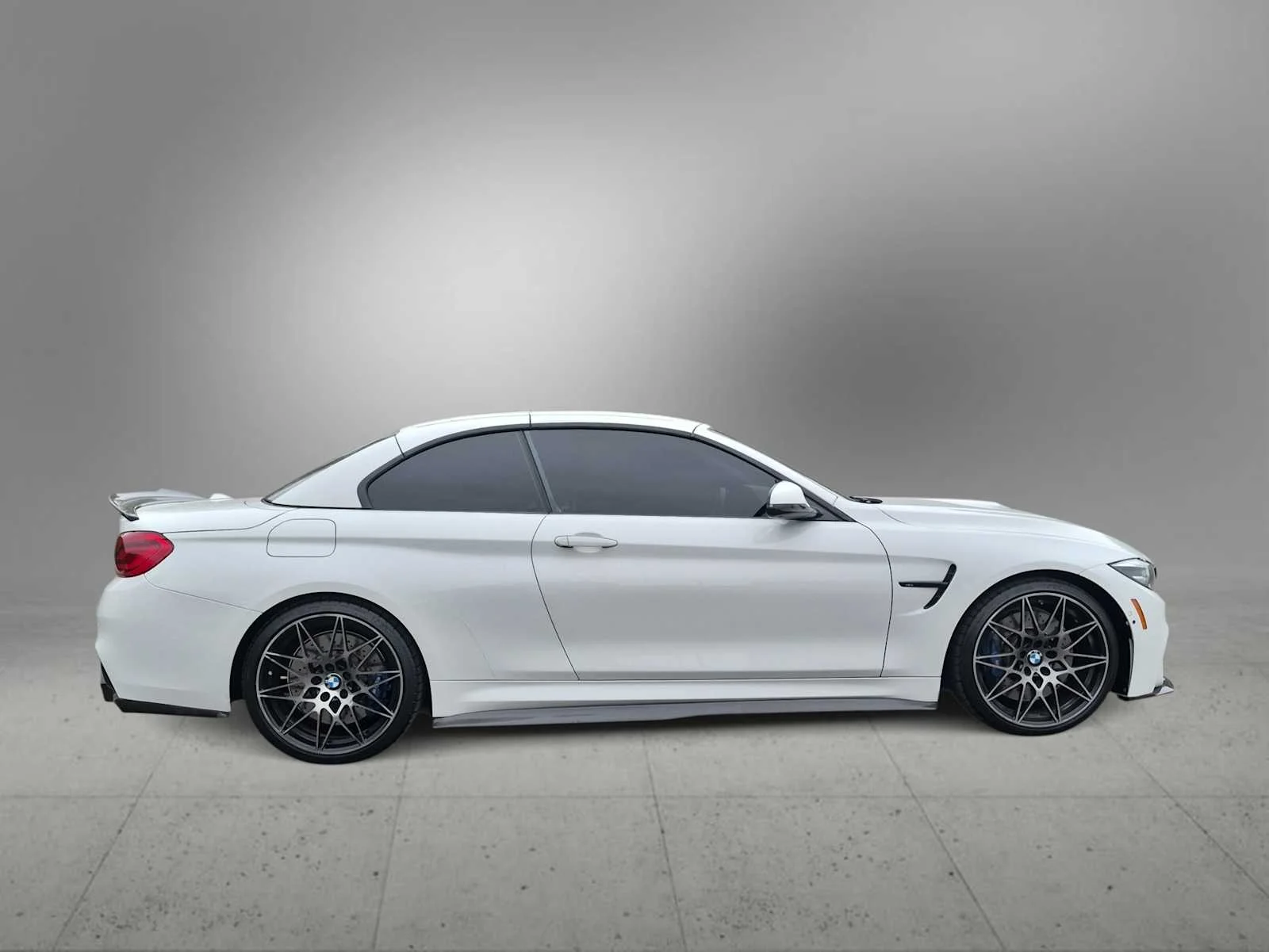 Used 2018 Alpine White BMW  image 9