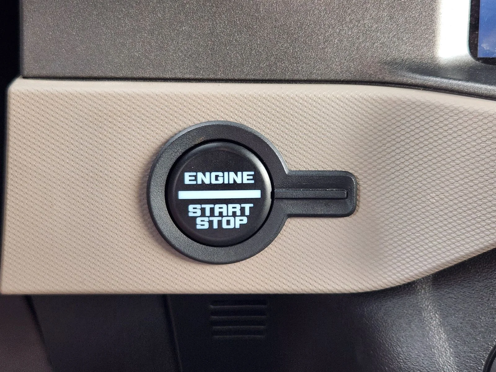 Used 2024 Gray Ford Wildtrak image 21