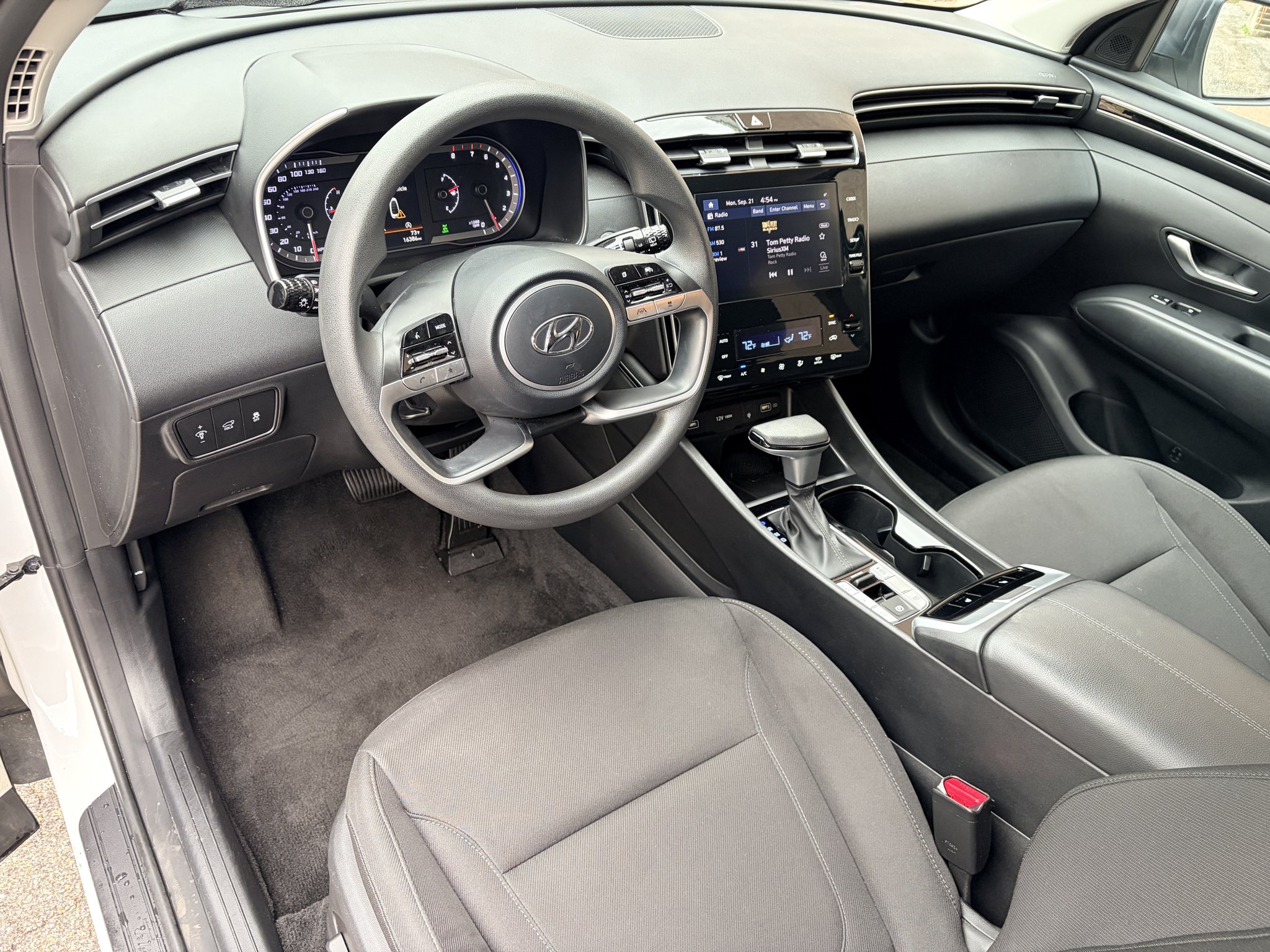 Used 2024 White Pearl Hyundai SEL image 12