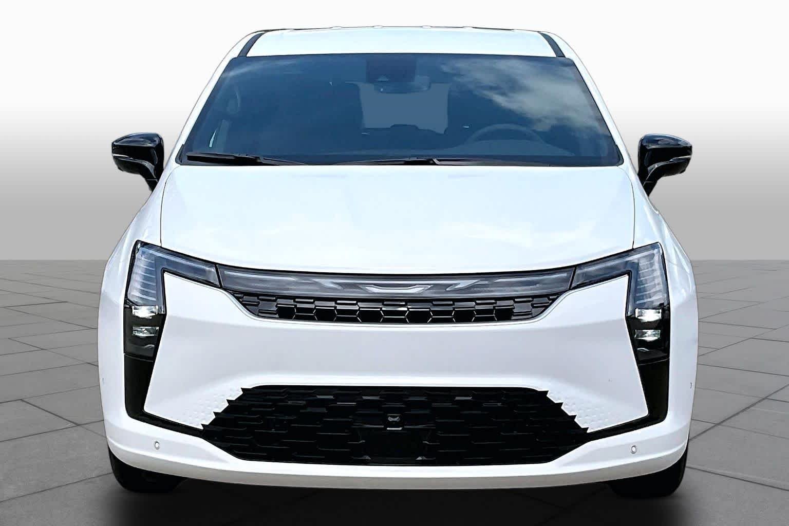 New 2027 Bright White Clear-Coat Exterior Paint Chrysler Select image 3