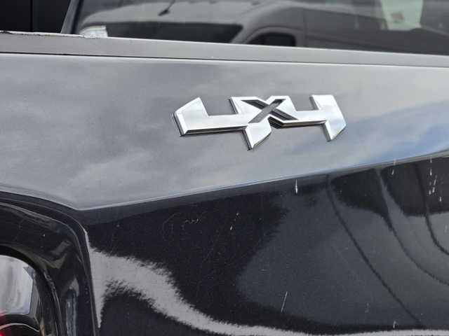 Used 2024 Silver GMC Elevation image 8