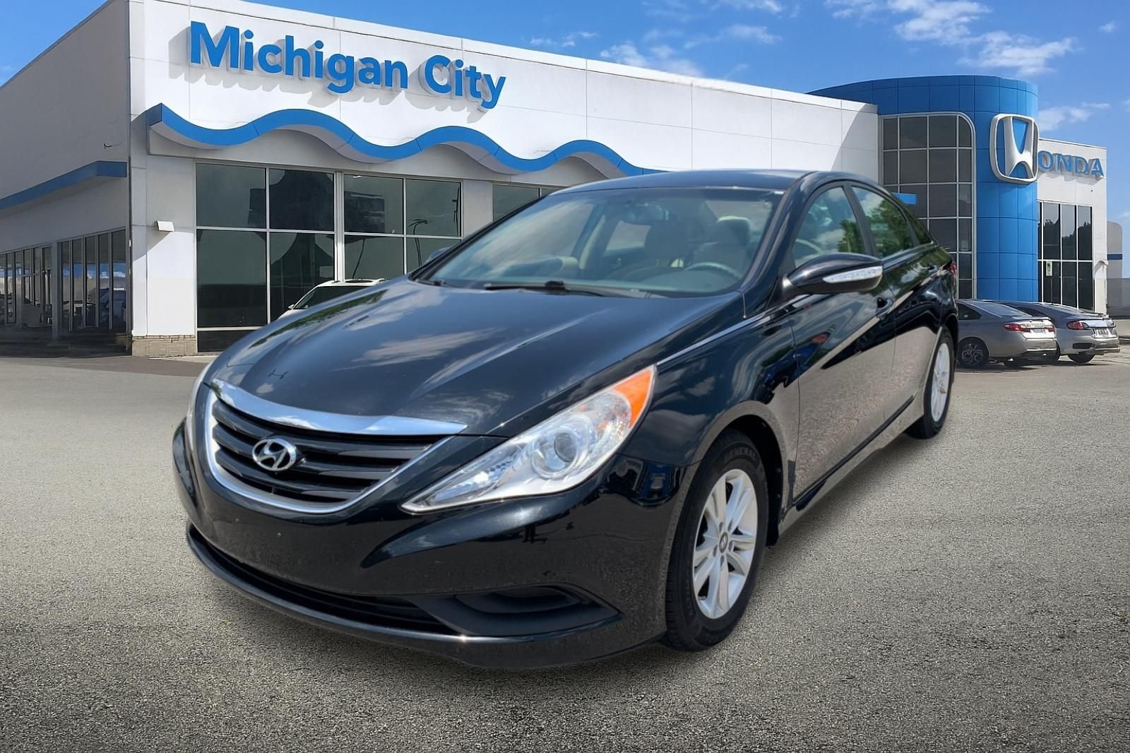 Used 2014 Black Hyundai GLS image 1
