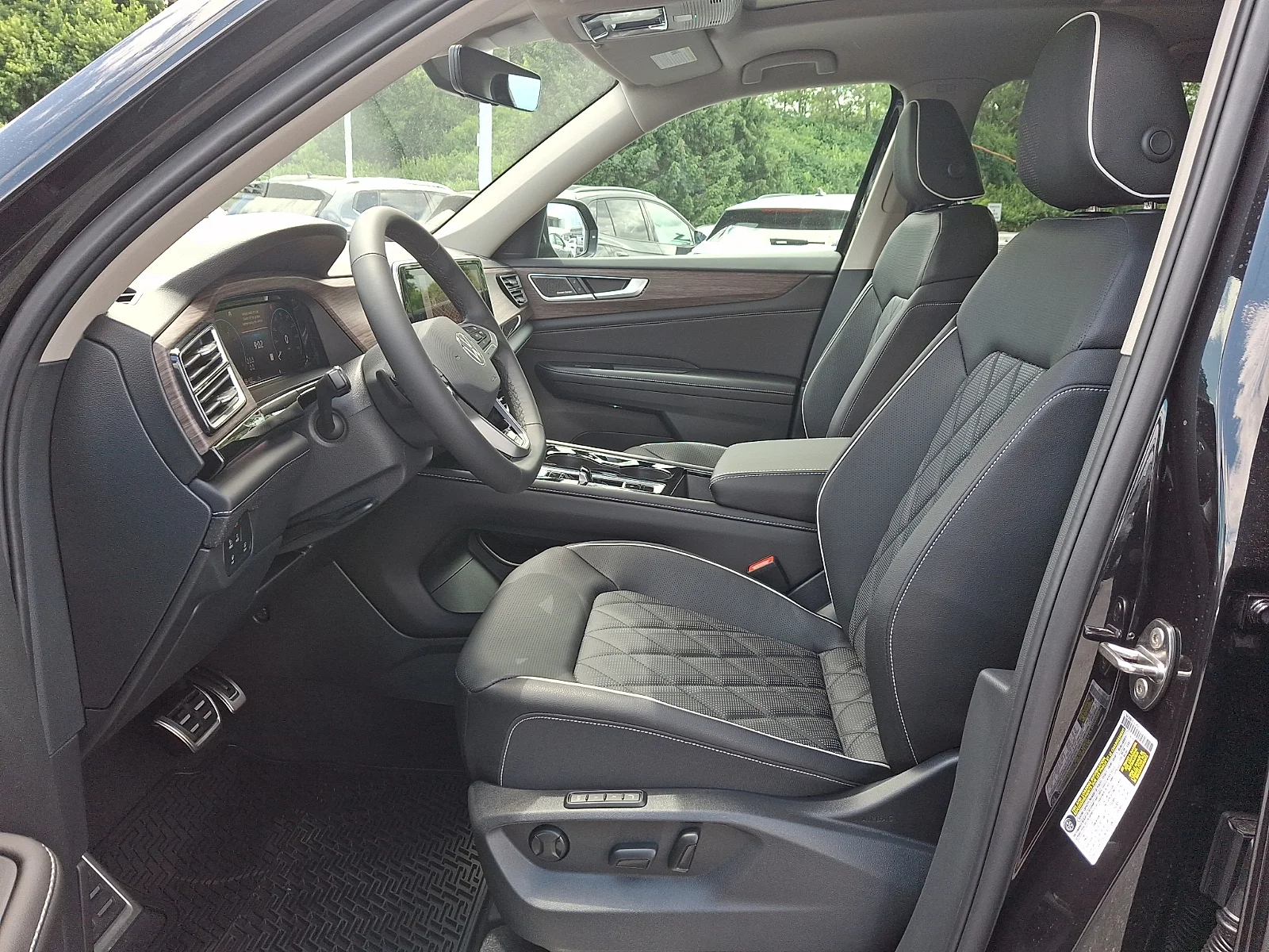 New 2026 Deep Black Pearl - 2T2T Volkswagen SEL Premium R-Line image 7