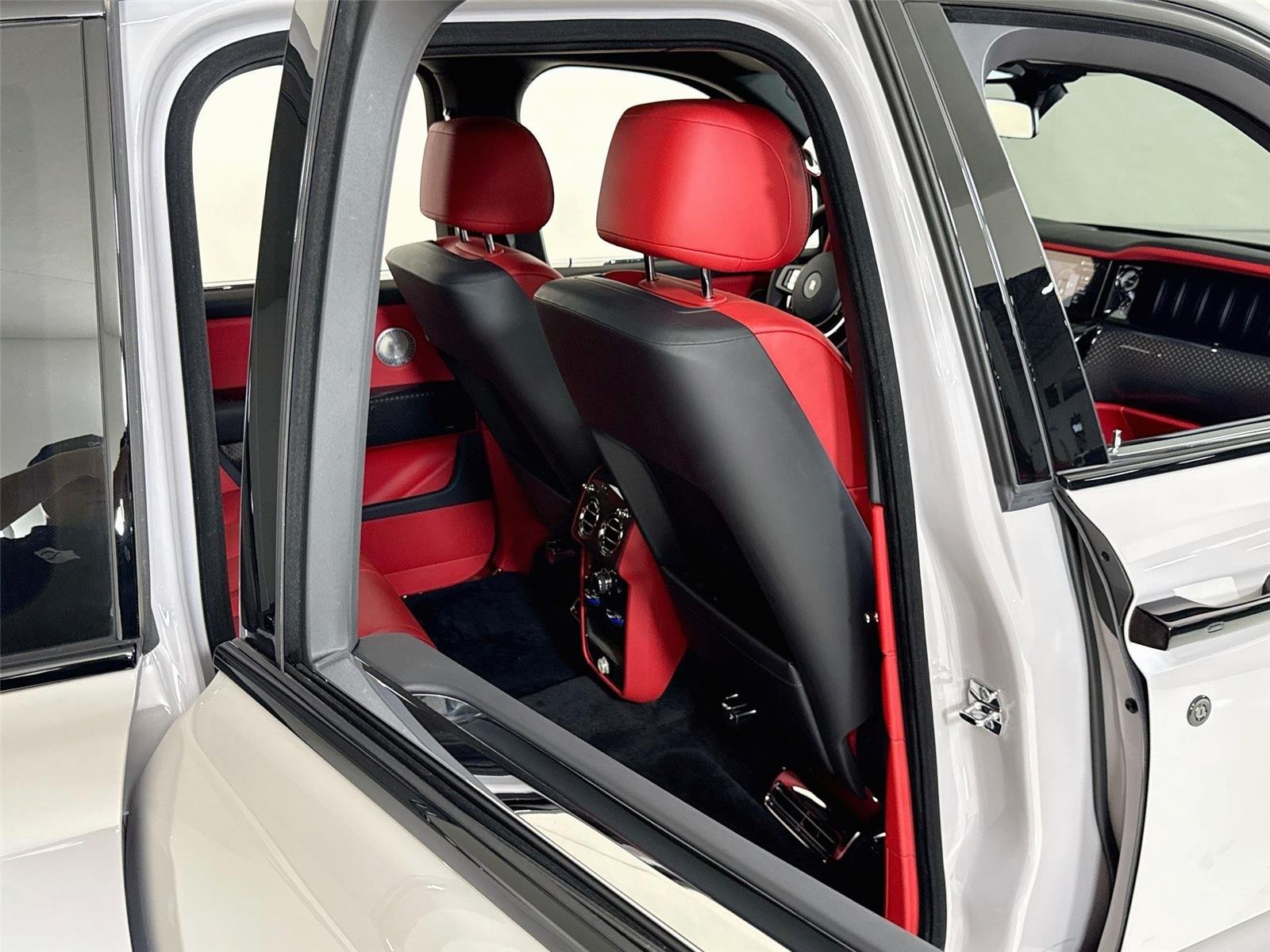 Used 2025 Tempest Gray Rolls-Royce Black Badge | Bespoke Audio | Starlight Roof image 30
