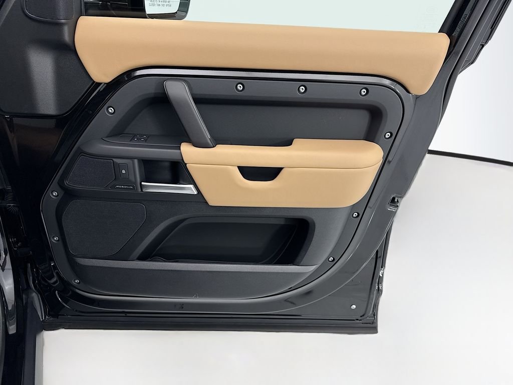 New 2026 Santorini Black Land Rover S image 23