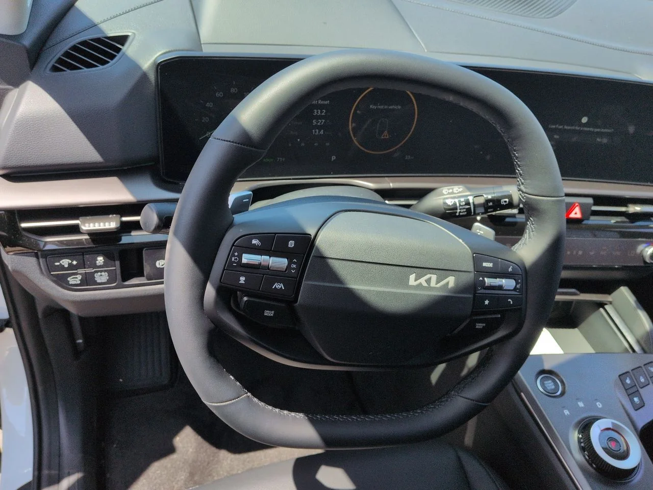 New 2026 Snow White Pearl Kia SX Prestige image 11