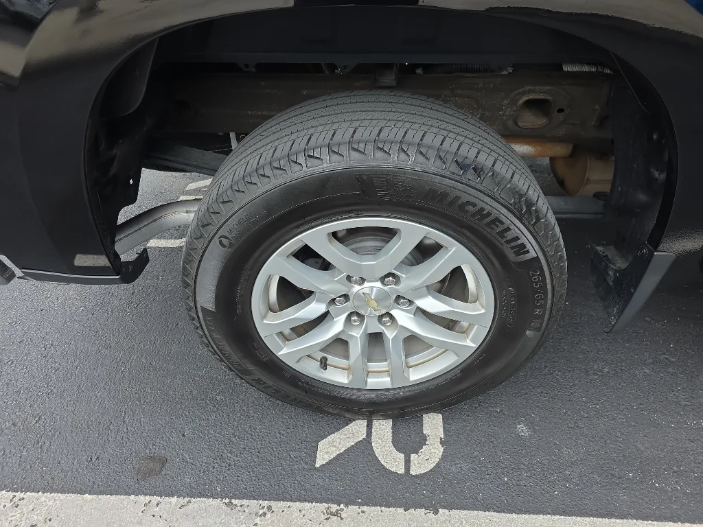 Used 2019 BLACK Chevrolet LT image 5