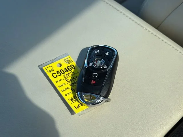 Used 2023 Summit White Buick Essence image 35