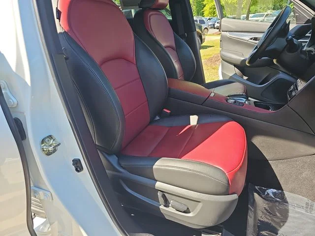Used 2025 White INFINITI SPORT image 10