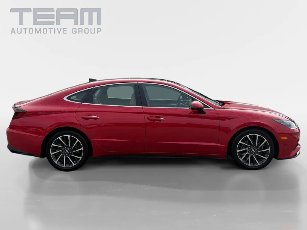 Used 2021 Red Hyundai Limited image 8
