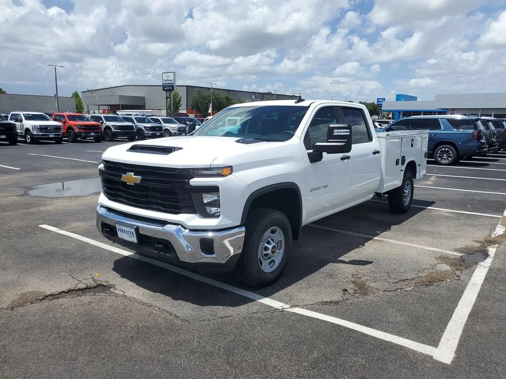 New 2026 Summit White Chevrolet WT image 17