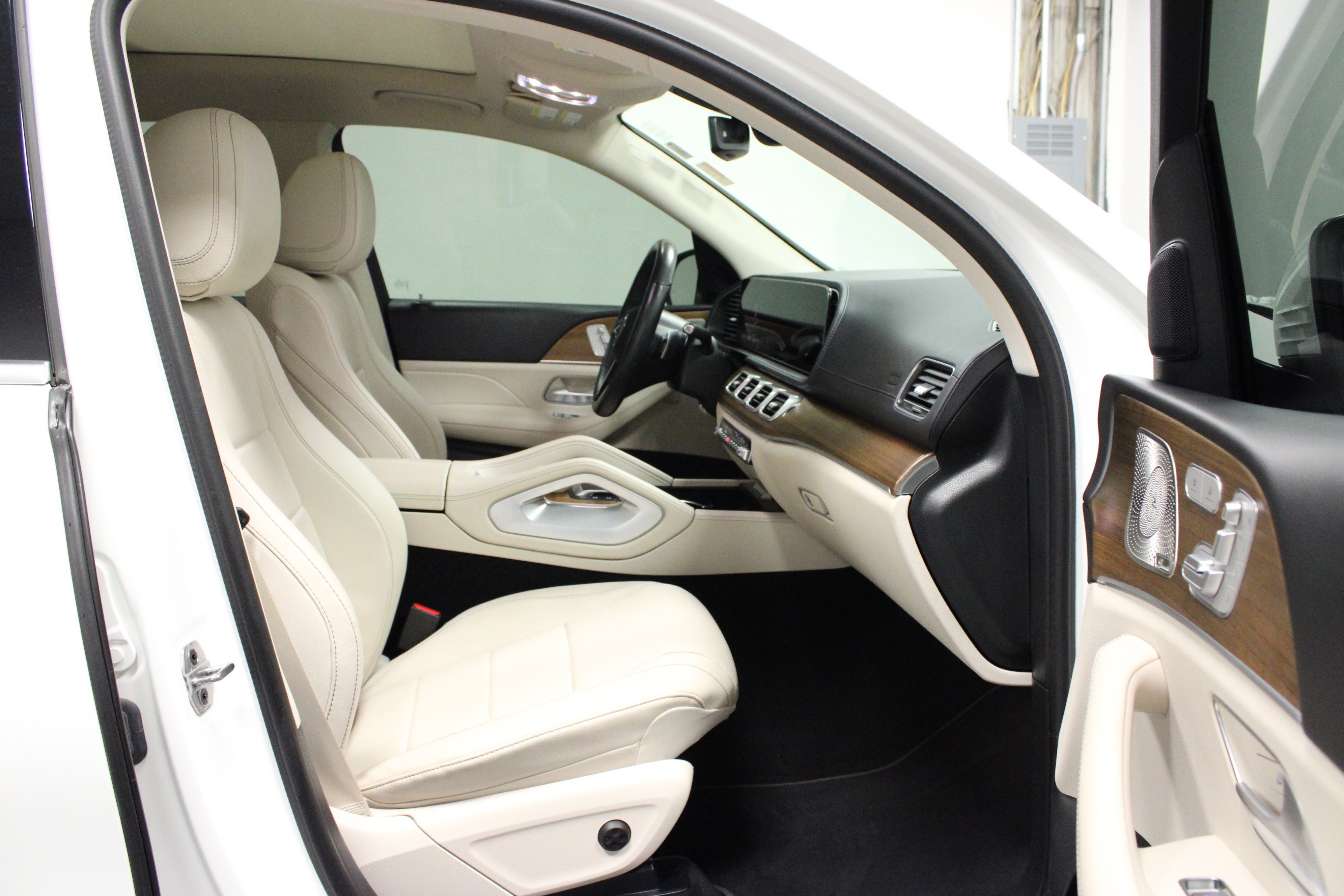 Used 2024 Polar White Mercedes-Benz GLS 450 image 17