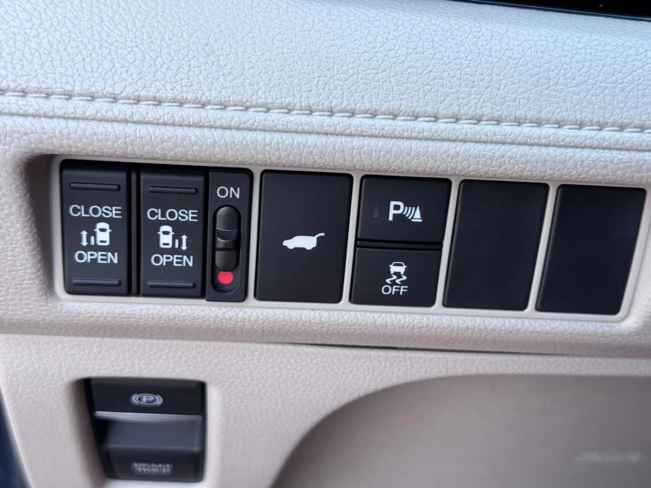 2025 Honda Odyssey Elite - Photo 20