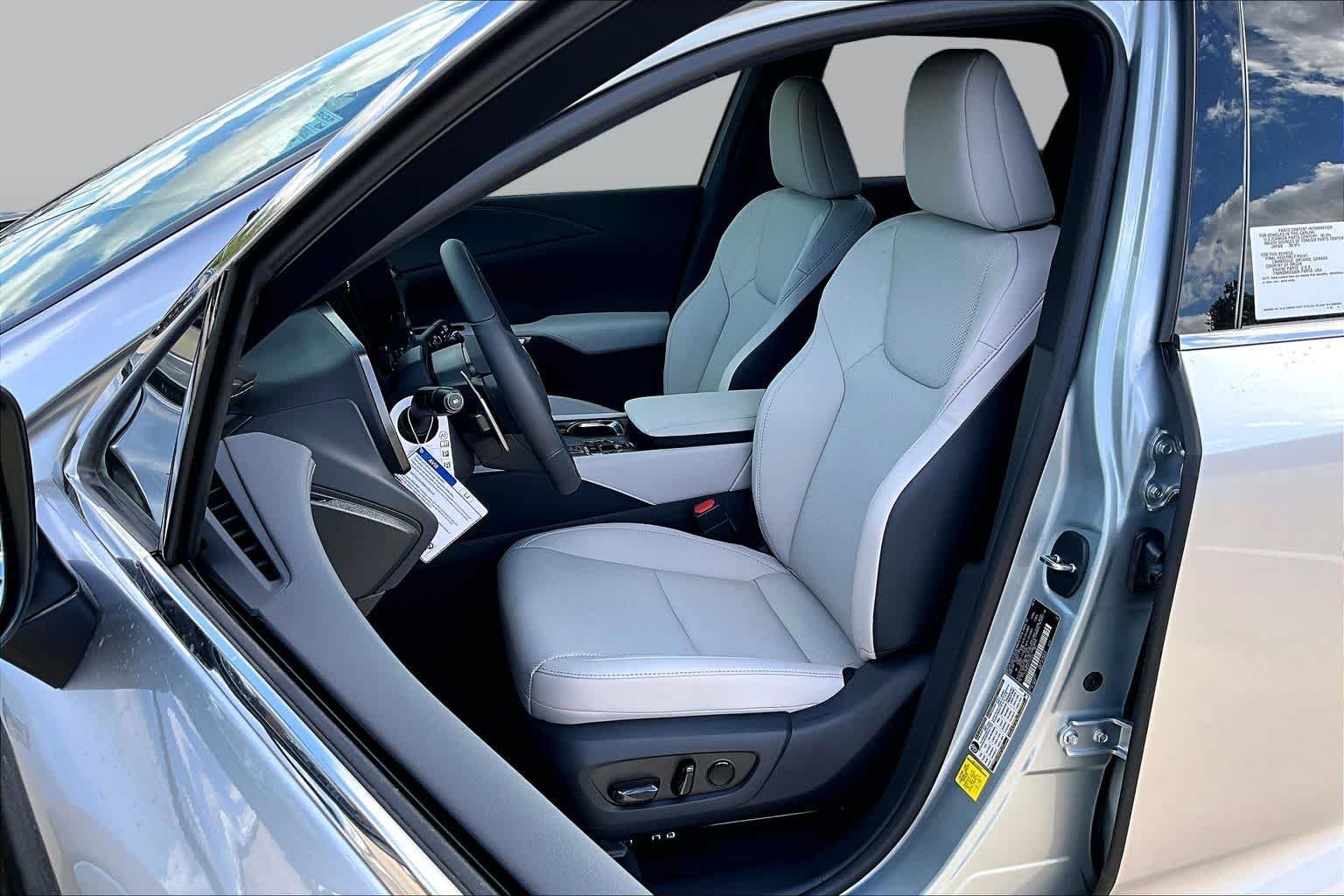 New 2026 Iridium Lexus F SPORT DESIGN image 9