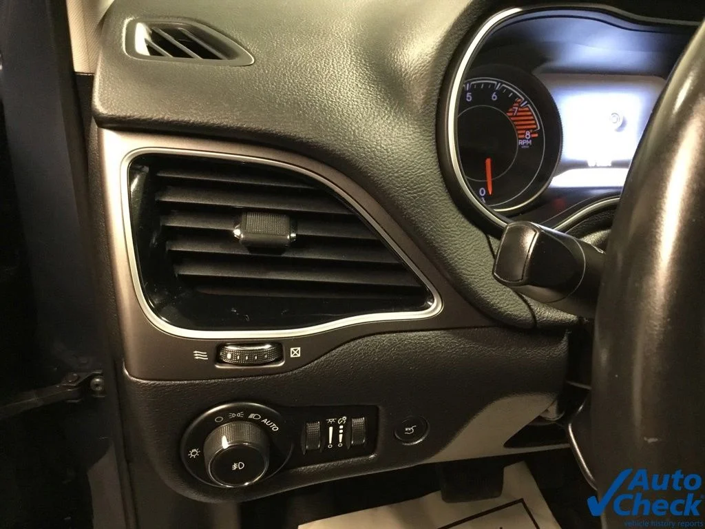 Used 2019 Blue Jeep Limited image 21