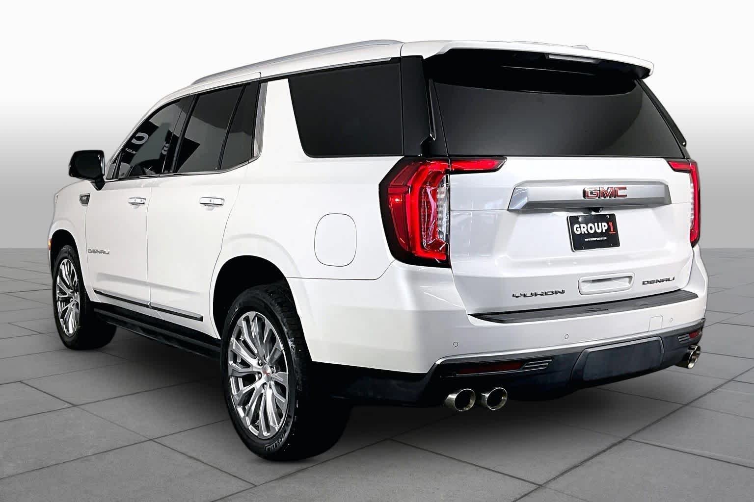 Used 2021 White Frost Tricoat GMC Denali image 11