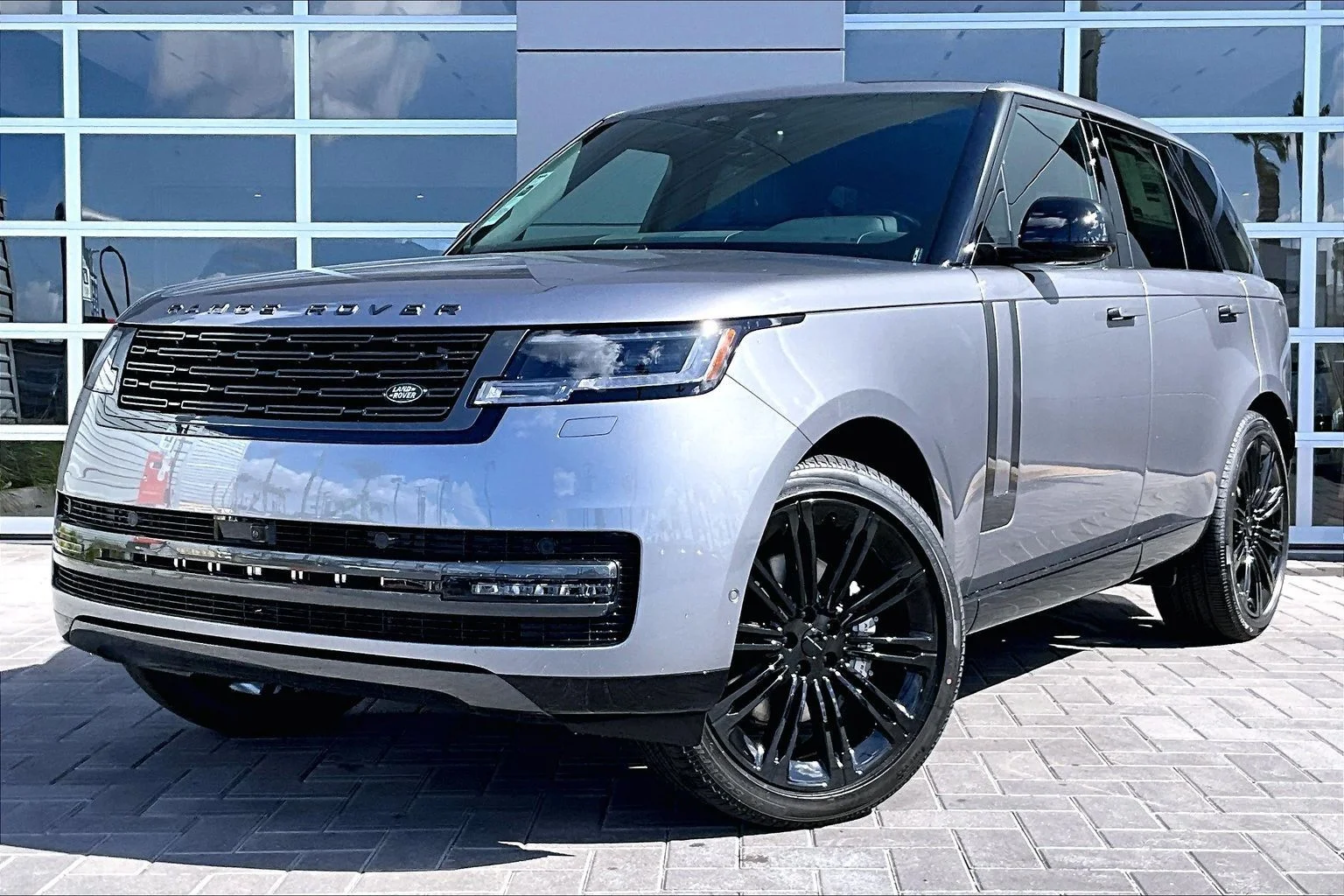 2026 Land Rover Range Rover 3.0 SE SWB's photo