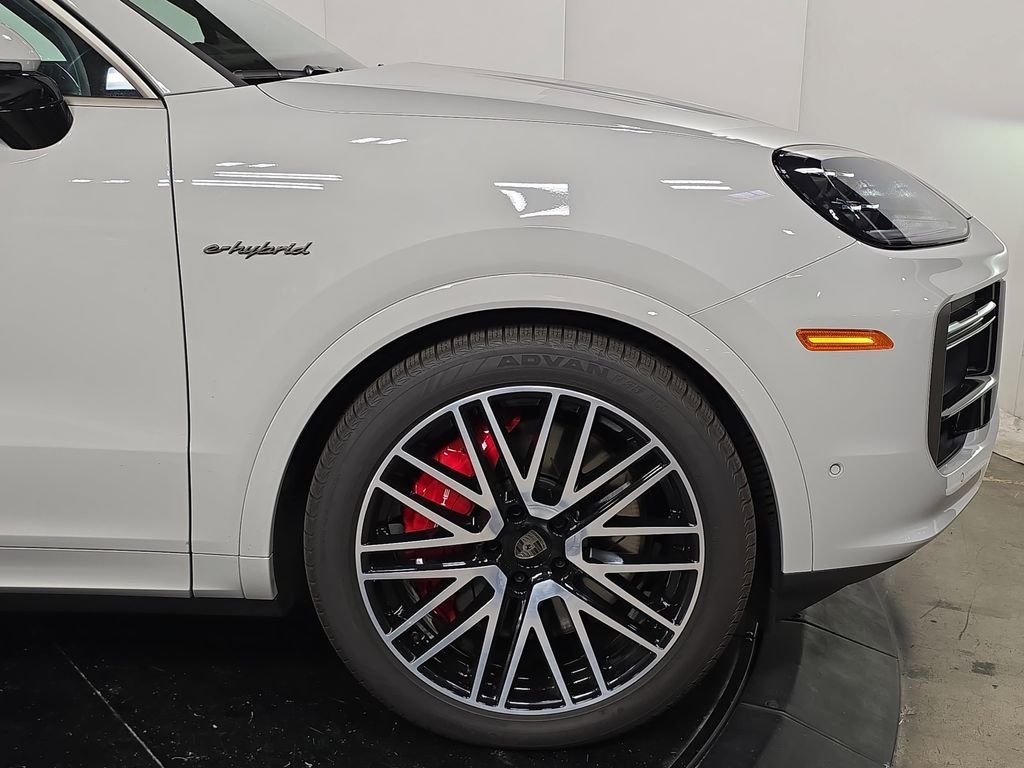 2025 Porsche Cayenne Turbo E-Hybrid - Photo 11