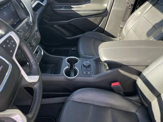 Used 2024 White GMC SLT image 22