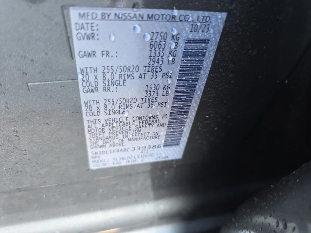 Certified Used 2024 Graphite Shadow INFINITI LUXE image 14