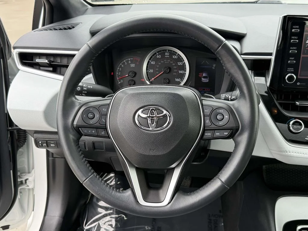 Used 2021 White Toyota SE image 18