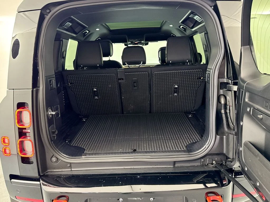 Used 2024 Gray Land Rover X image 27