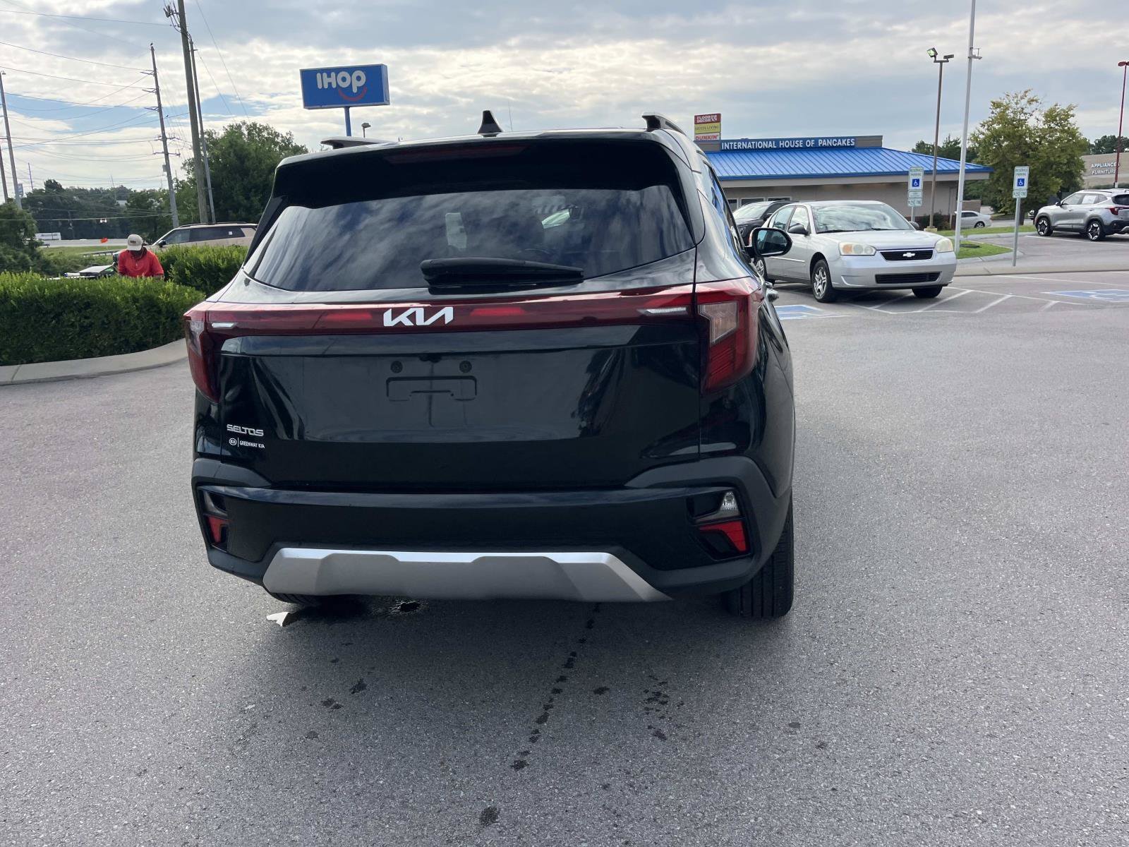 Used 2024 Fusion Black Kia EX image 4