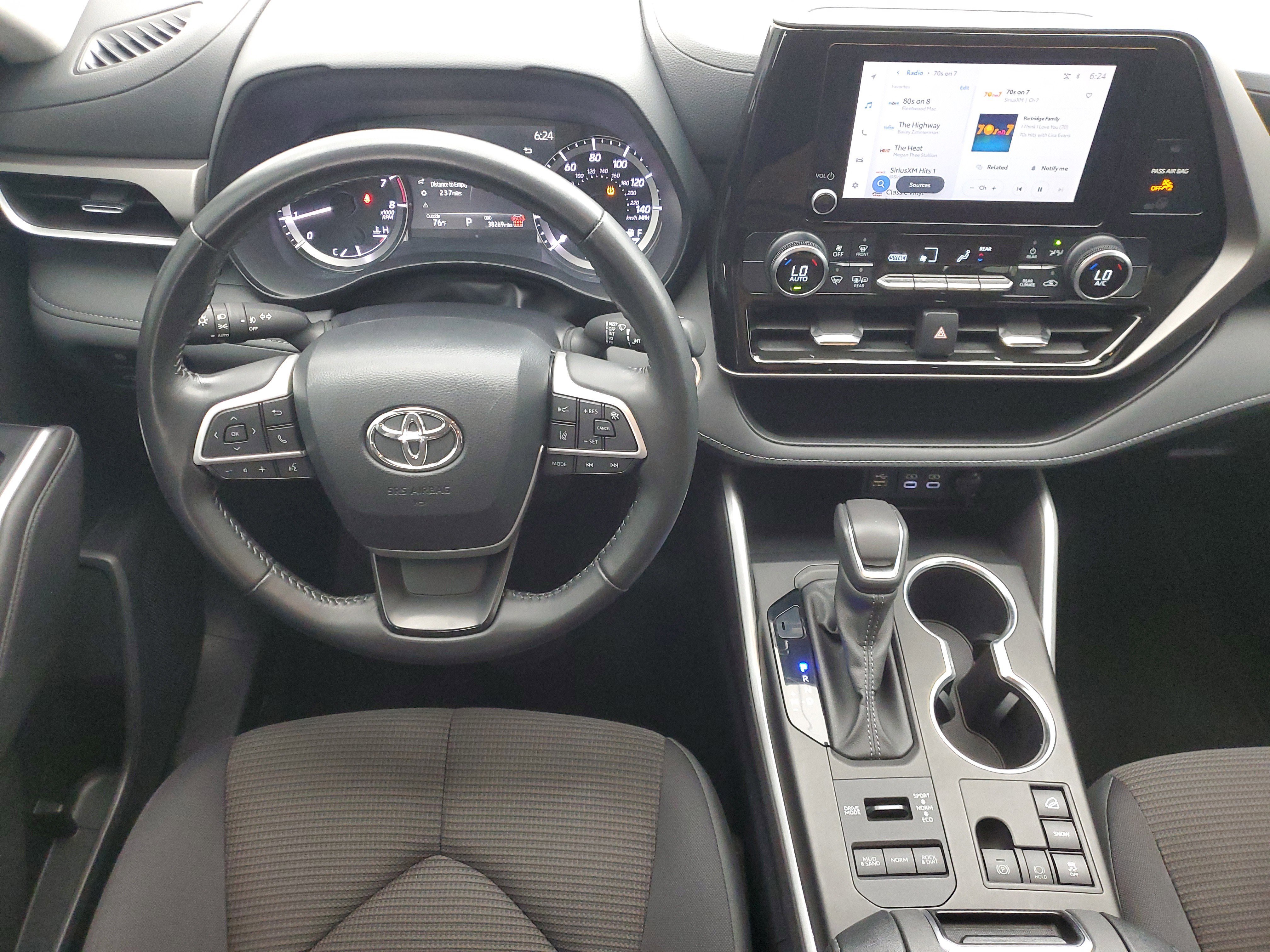 2024 Toyota Highlander LE - Photo 19