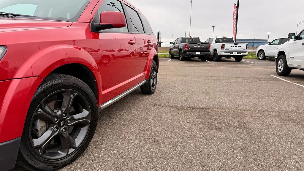 Used 2020 Red Dodge Crossroad image 8